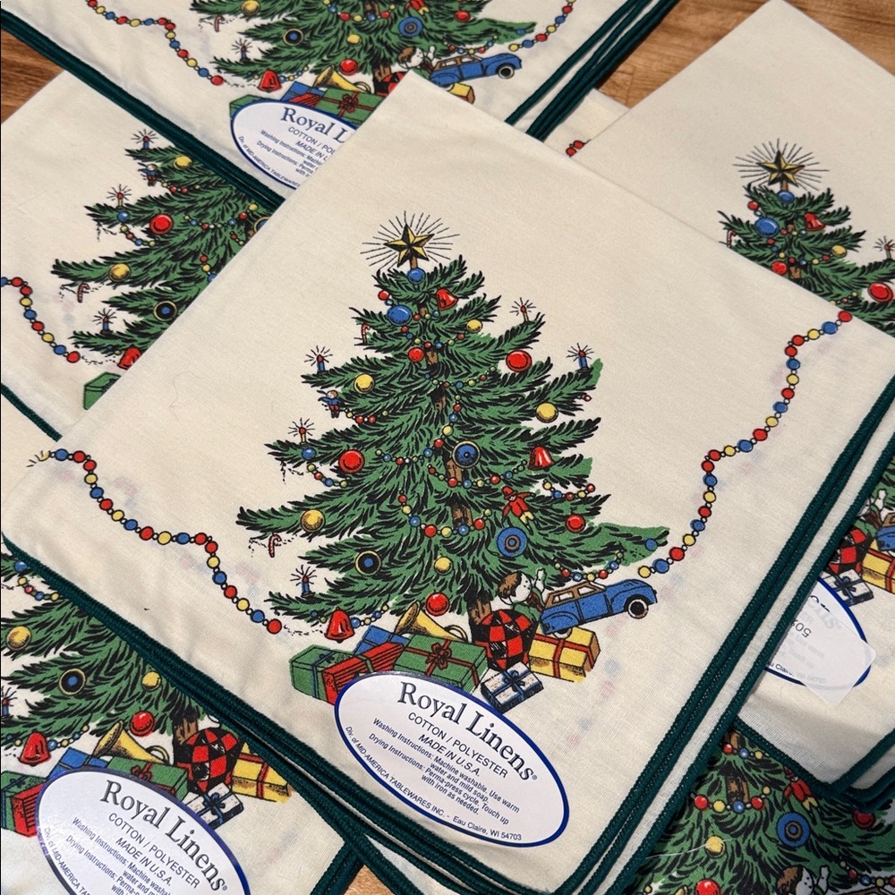 Royal Linens Christmas Tree Napkins: Set of 6 - Picture 3 of 8